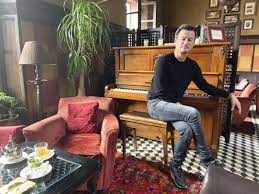 « c'était l'éclosion d'une superstar », affirme pour sa part olivier schultheis qui n'a pas peur des grands mots. Un Alchimiste Musical Nomme Olivier Shultheis La Tribune