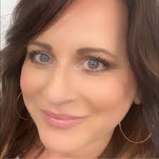 Denise Thibault's Instagram, Twitter & Facebook