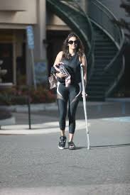 Nina Dobrev Koltuk Degnekleri Ile Goruldu Nina Dobrev Nina Wearing All Black
