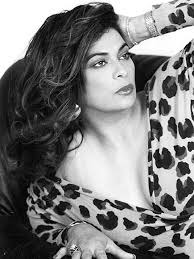 Stars & Their Hot Moms: Throwback Edition