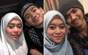 Sejak awal 2019, pesinetron muda cut meyriska mulai sering terlihat berhijab. Bantah Niat Hijrah Terganjal Kontrak Kerja Lesti Kejora Akui Mulai Biasakan Pakai Hijab