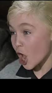 ¿Te acuerdas de la entrañable Marisol cantando "Hola, hola, hola, hola,  hola no vengas sola" en la película "Ha llegado un ángel"? Este fragmento  es pura alegría y nostalgia. 🇪🇸 ¡No te pierdas este ...