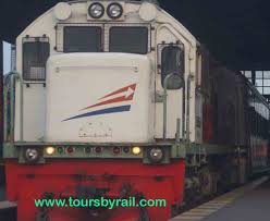 Jadi anda yang ingin bepergian dari malang ke yogyakarta atau dari yogyakarta ke malang bisa menggunakan jasa angkutan kereta api malioboro ekspres ini. Harga Tiket Dan Jadwal Ka Malioboro Ekspres Terbaru 2021 Tours By Rail
