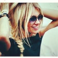 Alena Scott's Instagram, Twitter & Facebook