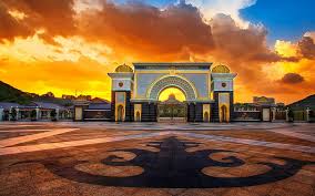 Colonial buildings and structures in jakarta include those that were constructed during the dutch colonial period of indonesia.the period (and the subsequent style) succeeded the earlier period when jakarta (known then as jayakarta/jacatra), governed by the sultanate of banten, were completely eradicated and replaced with a walled city of batavia. Hd Wallpaper Istana Negara Jakarta Wallpaper Flare