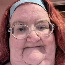 Janet Leahing's Instagram, Twitter & Facebook