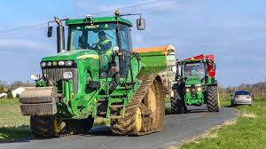 The 5d series tractors are multi utility in nature, efficient in both agricultural applications as well as heavy duty haulage. Engrais 2018 Nouveau 8400r Chenillard John Deere 8320t Amazone Youtube