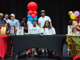 Tavaris.Bell!⭐️ (@TavarisBell1)