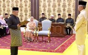 Ada 20 gudang lagu istiadat angkat sumpah ketua menteri melaka terbaru, klik salah satu untuk download lagu mudah dan cepat. Tan Sri Muhyiddin Angkat Sumpah Perdana Menteri Ke 8 Hari Ini Air Times News Network