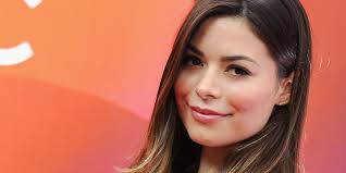 Merry christmas, drake & josh is a tv movie starring drake bell, josh peck, and miranda cosgrove. Miranda Cosgrove Returns To Tv With A New Show That S Nothing Like Icarly