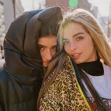 Addi And Dixie Damelio Picture Together In 2020 Friend Photoshoot Addison Best Friend Photoshoot