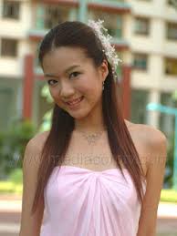 It appears that rui en has been a little clumsy lately so in case you get into a sticky situation with her, you 'll now know what. Chitchat Mediacorp Superstar Rui En Now Identifies As Male Passes Her Body Around To Different People Guess Why Sam S Alfresco Coffee
