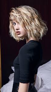 Un changement radical après des. Quelle Coiffure Pour Des Cheveux Mi Longs