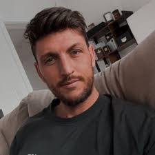 Michael Bunge's Instagram, Twitter & Facebook