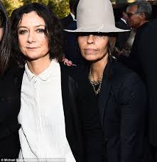 To serve the needs of clients living further to the east, he opened gilberts animal clinic in 1992. Sara Gilbert Steps Out With Wife Linda Perry Amid Claims She Might Get Her Own Roseanne Spin Off Daily Mail Online