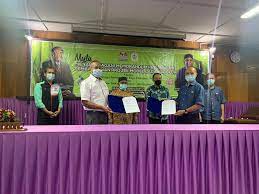 This is the vector file's info and the sample preview of the lembaga perindustrian kayu malaysia mtib's logo. Portal Rasmi Lembaga Perindustrian Kayu Malaysia Mtib Majlis Menandatangani Memorandum Perjanjian Moa Di Antara Lembaga Perindustrian Kayu Malaysia Mtib Dan Pusat Latihan Industri Perkayuan Terengganu Ttitc Bagi Projek Pembangunan Model Ladang