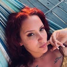 Bea Lowe's Instagram, Twitter & Facebook