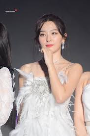 Pin By Kpop Anime Lover On Korean Kpop Fashion And Makeup 3 In 2020 Wedding Dresses Lace One Shoulder Wedding Dress Seulgi