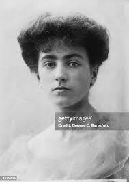 Debra Symonds's Instagram, Twitter & Facebook