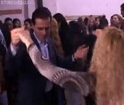 Ludovic orban danseaza pe dragoste de inchiriat. Ludovic Orban A Dansat Pe Rupte La Trei Petreceri De Ziua Indragostitilor Organizate La Cluj In Comuna Bontida Video Stiri De Cluj