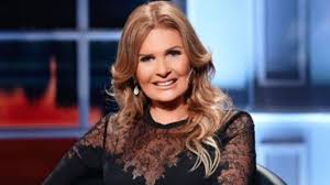 أقيم مساء أمس الجمعة، حفل زفاف الفنان أمير شاهين شقيق الفنانة إلهام شاهين على المونتيرة منة جاب الله بأحد الفنادق الكبرى بالقاهرة. Ø¥Ù„Ù‡Ø§Ù… Ø´Ø§Ù‡ÙŠÙ† ØªÙƒØ´Ù Ù„Ù„Ø¹Ø±Ø¨ÙŠØ© Ù†Øª Ø£Ø¹Ø±Ø§Ø¶ ÙƒÙˆØ±ÙˆÙ†Ø§ Ø§Ù„ØªÙŠ ØªØ¹Ø§Ù†ÙŠ Ù…Ù†Ù‡Ø§ ÙŠØ³Ø±Ø§