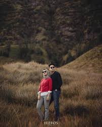 Pemandangan alam yang disuguhkan cukup menakjubkan sehingga banyak orang menjadikan hutan pinus ada banyak sekali tempat wisata alam yang bisa dijadikan spot untuk foto prewedding di. Hebat Prewed Casual Hijab Gallery Pre Wedding