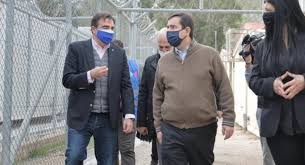 Ο αντιπρόεδρος της ευρωπαϊκής επιτροπής, μαργαρίτης σχοινάς σχολίασε τη στάση ερντογάν απέναντι στην ούρσουλα φον ντερ λάιεν, τονίζοντας πως δεν κέρδισε η τουρκία αλλά η ευρώπη. Sth Lero O Margariths Sxoinas H Eyrwph Dipla Sthn Ellada Sto Prosfygiko To Pontiki