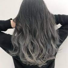 ホワイトシルバーグレージュ グレー ヘアカラー グラデーションカラー ロング 髪色 ハイライト