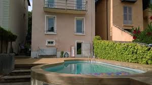 Belle Plage De Piscine Aux Courbes Genereuses A Caluire Rhone Made In Bois