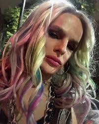 Karen Lemon's Instagram, Twitter & Facebook