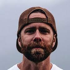 Kelly Lund's Instagram, Twitter & Facebook