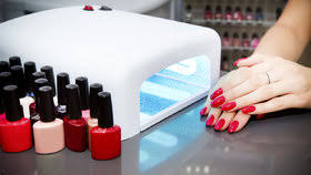 Druhy den je lak sem tam oloupany a to je pak hrozny pohled tak je radsi nelakuju. Vyzkouseno Gelove Laky S Lampou I Bez Ni Jak Dlouho Vydrzi A Kolik Stoji Pro Zeny Blesk Cz