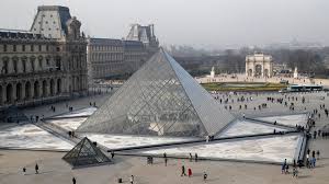 Un sourire malicieux et le regard lumineux, ieoh ming pei est connu en france pour avoir imaginé la célèbre pyramide du louvre. Paris La Pyramide Du Louvre A 30 Ans Ce Dimanche