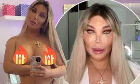 Jessica Alves poses nearly NAKED in racy Instagram post | Daily Mail Online
