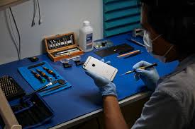 Iphone carrier unlock & professional iphone repair center. Apple Expands Iphone Repair Services To Hundreds Of New Locations Across The Us Apple