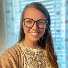 Lorrie Morris's Instagram, Twitter & Facebook