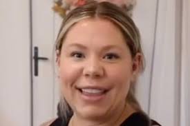 Teen Mom Kailyn Lowry ripped for 'trying to trick' fans after she shows off  big bare baby bump in bathroom mirror selfie