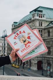 Capital bra, samra — berlin lebt wie nie zuvor 02:31. Die Teamcapi Pizza Gibt S Endlich Auch In Osterreich Cool Magazin