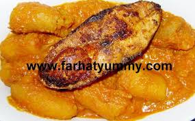 This recipe can be either ndizi na nyama ( plantains with meat) or nyama na ndizi (meat with plantains ) depending on what's in the pantry. Cooked Green Bananas In Turmeric Tomato Sauce Ndizi Na Samaki Cooking Bananas Cooking Food