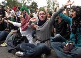 Eine iranische frau kämpft um ihre z. Die Proteste Der Frauen Iran Journal