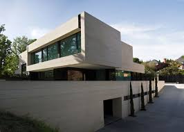 Texas hill country style is a regional historical style with its roots in the european immigrants who settled the area, available building materials and lean economic times. Limestone House Designs Ksa G Com