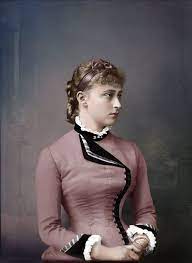 Young Ella Colorization By Klimbim Ella S Coiffure Decorated With A Ribbon And Bow Includes A Braided Chignon Her Dress Has One L Frauen Fotos Promis Frau