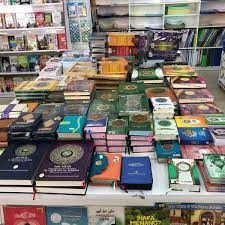 ˈkuˈala ˈtəˈrəŋˈganu), often abbreviated as k.t., is a city, the administrative capital, royal capital and the main economic centre of terengganu, malaysia. Kedai Buku Banggol Kt Kolam Kuala Terengganu Terengganu