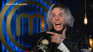 Alex quedó eliminado en la noche de este domingo por haber faltado a la gala sin previo aviso ni justificación. Masterchef Celebrity 2 Alex Caniggia Sorprendio Con Una Enorme Hamburguesa Y Hay Memes Quever
