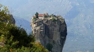 The monastery of holy trinity was a filming location in the 1981 james bond movie for your eyes only. Reisetipp Griechenland Teil I Anfahrt Und Meteora Kloster Das Portal Fur Pickup Camper Wohn Und Absetzkabinen
