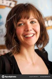 Actress Maggie Gyllenhaal Press Conference Ben Jerry's Ice Cream Maggie —  Stock Editorial Photo © everett225 #268146712