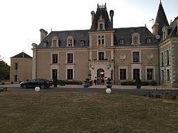 Installé dans un château avec des dépendances, cet hôtel/restaurant est situé sur un domaine boisé de 13 hectares. Restaurant Chateau De La Barbiniere Aus Saint Laurent Sur Sevre Speisekarte