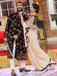 Deepika And Ranveer Having Lots Of Fun In The Show Comedy Nights With Kapil To Promote Bajirao Bollywood Wedding Bollywood Celebrities Bollywood Couples