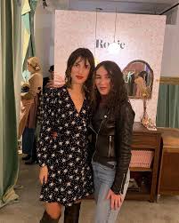 D'autant qu'elle a du charme et qu'elle le sait. Pin Auf Encapsulation