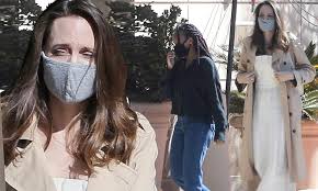Unhcr special envoy angelina jolie speaks at the 2020 global education meeting. Angelina Jolie Looks Elegant In A White Dress And Trench Coat While Shopping With Daughter Zahara Daily Mail Online